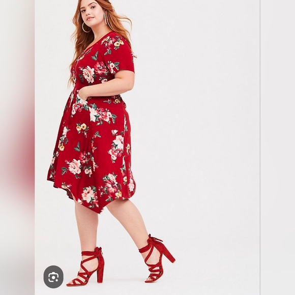 Torrid Curve Dresses & Skirts - Floral Asymmetrical Hem Flowy Dress Pockets #358